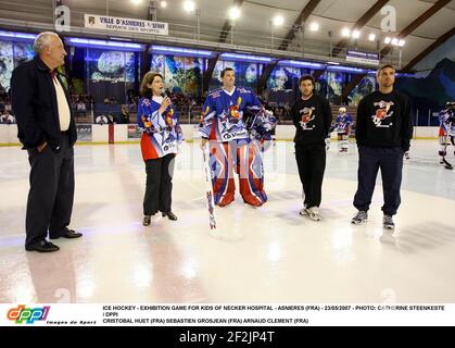 HOCKEY SUR GLACE - JEU D'EXPOSITION POUR LES ENFANTS DE L'HÔPITAL NECKER - ASNIERES (FRA) - 23/05/2007 - PHOTO: CATHERINE STEENKESTE / DPPI CRISTOBAL HUET (FRA) SÉBASTIEN GROSJEAN (FRA) ARNAUD CLEMENT (FRA) Banque D'Images