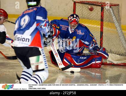 HOCKEY SUR GLACE - JEU D'EXPOSITION POUR LES ENFANTS DE L'HÔPITAL NECKER - ASNIERES (FRA) - 23/05/2007 - PHOTO: CATHERINE STEENKESTE / DPPI CRISTOBAL HUET (FRA) Banque D'Images