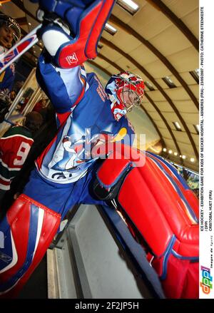 HOCKEY SUR GLACE - JEU D'EXPOSITION POUR LES ENFANTS DE L'HÔPITAL NECKER - ASNIERES (FRA) - 23/05/2007 - PHOTO: CATHERINE STEENKESTE / DPPI CRISTOBAL HUET (FRA) Banque D'Images