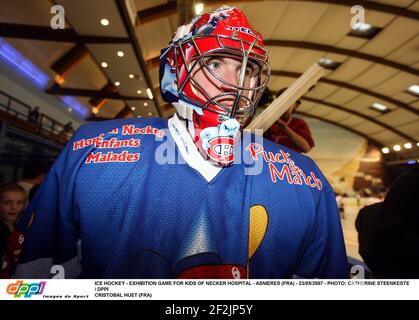 HOCKEY SUR GLACE - JEU D'EXPOSITION POUR LES ENFANTS DE L'HÔPITAL NECKER - ASNIERES (FRA) - 23/05/2007 - PHOTO: CATHERINE STEENKESTE / DPPI CRISTOBAL HUET (FRA) Banque D'Images