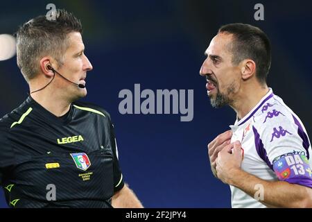 Franck Ribery de Fiorentina montre sa langue en parlant à l'arbitre Daniele Orsato pendant le championnat italien Serie UN match de football entre AS Roma et ACF Fiorentina le 1er novembre 2020 au Stadio Olimpico à Rome, Italie - photo Federico Proietti / DPPI Banque D'Images