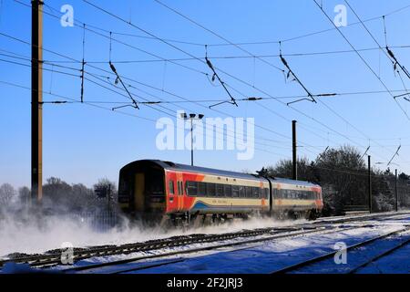 Winter Snow, 158785 EMR, East Midlands Regional trains, East Coast main Line Railway, Peterborough, Cambridgeshire, Angleterre, Royaume-Uni Banque D'Images