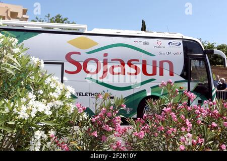 CYCLISME - UCI WORLD TOUR - TOUR DE FRANCE 2013 - ÉTAPE 6 - Aix-en-Provence - Montpellier (176 km) - 04/07/2013 - PHOTO MANUEL BLONDAU / DPPI - LOGO ÉQUIPE SOJASUN Banque D'Images