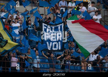 Inter fans lors du match de football du Groupe F de la Ligue des champions de l'UEFA Inter Milan contre Slavia Prague le 17 septembre 2019 au stade San Siro de Milan. Photo Morgese/Rossini/DPPI Banque D'Images