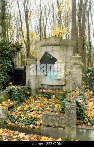 Berlin, cimetière juif Berlin Weissensee, tombeau Art Nouveau en grès, champ U2 Banque D'Images