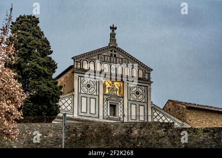 Vue sur la basilique de San Miniato al Monte In Florence Banque D'Images