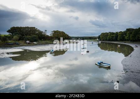 L'épave d'un bateau à Fremington Pill Inlet, Devon, Royaume-Uni. Banque D'Images