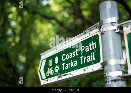 Signez le sentier de randonnée et le cyclepath de Tarka Trail sur le South West Coast Path à Fremington, Devon, Royaume-Uni. Banque D'Images