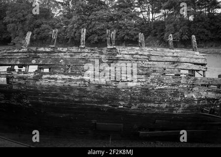 L'épave d'un bateau à Fremington Pill Inlet, Devon, Royaume-Uni. Banque D'Images