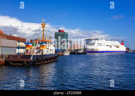 Faites des achats dans l'écluse de Kiel Holtenau, canal de la mer Baltique de la mer du Nord, Kiel, Schleswig-Holstein, Allemagne Banque D'Images
