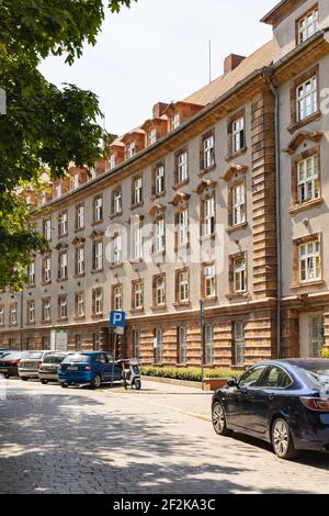 Wroclaw, Pologne - Mai 8 2020 : façade de ZUS - bâtiment de sécurité sociale Banque D'Images