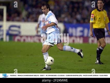 FOOTBALL - CHAMPIONNAT DE FRANCE 2002/03 - 020911 - RC STRASBOURG V CS SEDAN - CORENTIN MARTINS (STR) - PHOTO DANIEL BARDOU / FLASH APPUYER Banque D'Images