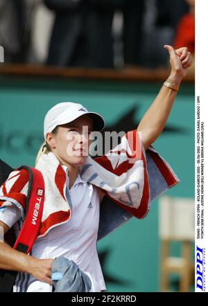 TENNIS - FRENCH OPEN - ROLAND GARROS 2003 - 05/06/2003 - PHOTO: DANIEL BARDOU / DPPI FEMMES SEMI FINAL - JUSTINE HENIN (BEL) VAINQUEUR CONTRE SERENA WILLIAMS (USA) Banque D'Images