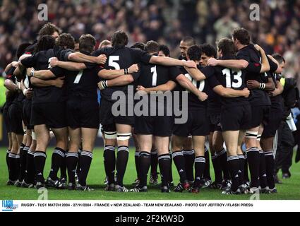 RUGBY - MATCH DE TEST 2004 - 27/11/2004 - FRANCE V NOUVELLE-ZÉLANDE - ÉQUIPE NOUVELLE-ZÉLANDE - PHOTO DANIEL BARDOU / APPUYEZ SUR FLASH Banque D'Images