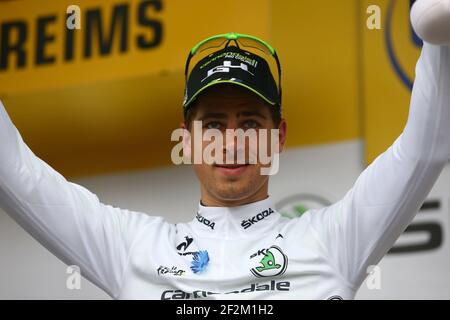 Peter Sagan, de Slovaquie, la circonscription de Cannondale célèbre son maillot blanc sur le podium lors du Tour de France, UCI World Tour 2014, Stage 6, Arras - Reims (194 km), le 10 juillet 2014 - photo Manuel Blondeau / AOP Press / DPPI Banque D'Images