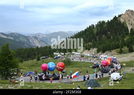 La caravane publicitaire est photographiée au Col d'Izoard pendant le Tour de France, UCI World Tour 2014, Stage 14, Grenoble - Risoul (177 km), le 19 juillet 2014 - photo Manuel Blondau / AOP Press / DPPI Banque D'Images