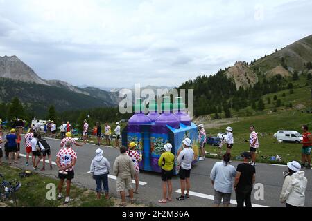 La caravane publicitaire est photographiée au Col d'Izoard pendant le Tour de France, UCI World Tour 2014, Stage 14, Grenoble - Risoul (177 km), le 19 juillet 2014 - photo Manuel Blondau / AOP Press / DPPI Banque D'Images