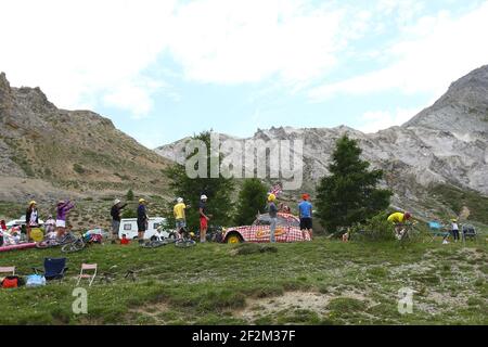 La caravane publicitaire est photographiée au Col d'Izoard pendant le Tour de France, UCI World Tour 2014, Stage 14, Grenoble - Risoul (177 km), le 19 juillet 2014 - photo Manuel Blondau / AOP Press / DPPI Banque D'Images