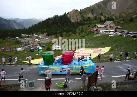 La caravane publicitaire est photographiée au Col d'Izoard pendant le Tour de France, UCI World Tour 2014, Stage 14, Grenoble - Risoul (177 km), le 19 juillet 2014 - photo Manuel Blondau / AOP Press / DPPI Banque D'Images