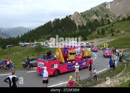 La caravane publicitaire est photographiée au Col d'Izoard pendant le Tour de France, UCI World Tour 2014, Stage 14, Grenoble - Risoul (177 km), le 19 juillet 2014 - photo Manuel Blondau / AOP Press / DPPI Banque D'Images