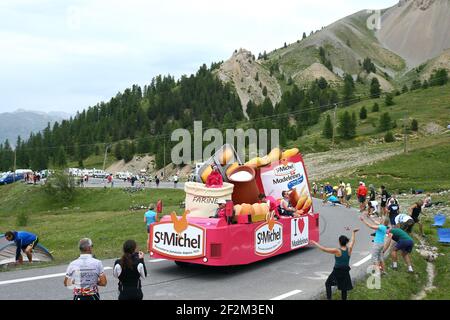 La caravane publicitaire est photographiée au Col d'Izoard pendant le Tour de France, UCI World Tour 2014, Stage 14, Grenoble - Risoul (177 km), le 19 juillet 2014 - photo Manuel Blondau / AOP Press / DPPI Banque D'Images