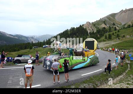 La caravane publicitaire est photographiée au Col d'Izoard pendant le Tour de France, UCI World Tour 2014, Stage 14, Grenoble - Risoul (177 km), le 19 juillet 2014 - photo Manuel Blondau / AOP Press / DPPI Banque D'Images