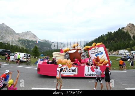 La caravane publicitaire est photographiée au Col d'Izoard pendant le Tour de France, UCI World Tour 2014, Stage 14, Grenoble - Risoul (177 km), le 19 juillet 2014 - photo Manuel Blondau / AOP Press / DPPI Banque D'Images