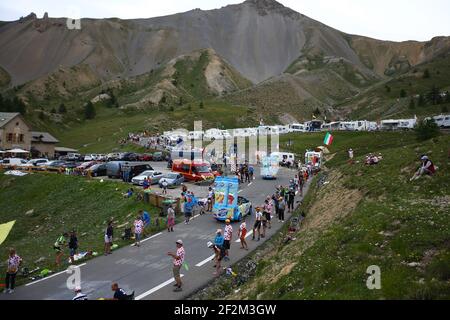 La caravane publicitaire est photographiée au Col d'Izoard pendant le Tour de France, UCI World Tour 2014, Stage 14, Grenoble - Risoul (177 km), le 19 juillet 2014 - photo Manuel Blondau / AOP Press / DPPI Banque D'Images