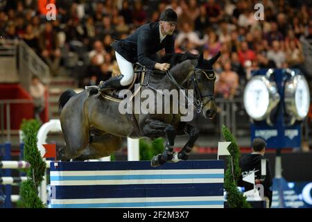 France, Lyon : Jerome HUREL (FRA) à cheval sur Zaphir pendant le spectacle saut LONGINES FEI COUPE DU MONDE - Equita Lyon 2013 - 2 novembre 2013 - photo Christophe Bricot / DPPI Banque D'Images