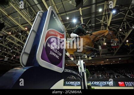 Abdelkebir OUADDAR à bord de rapidement de Kreisker (MAR) lors de la finale de saut de coupe du monde de la FEI de Longines, le 19 avril 2014, au salon Eurexpo à Lyon, France. Photo Christophe Bricot / DPPI Banque D'Images