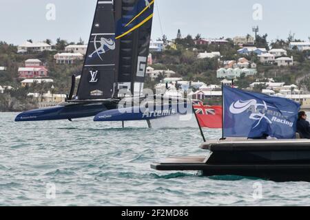 Artemis Racing of Sweden a été glissé par Nathan Outteridge lors de la 4e finale de la coupe Louis Vuitton America de Challenger Playoff dans le Grand son de Hamilton, Bermudes le 11 juin 2017 - photo Christophe Favreau / DPPI Banque D'Images