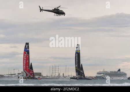 Racing Fly Emirates Team New Zealand skipped by Peter Burling and Artemis Racing of Sweden skipped by Nathan Outteridge lors de la 4ème coupe Louis Vuitton America's Cup Challenger Playoff final dans le Grand Sound de Hamilton, Bermudes le 11 juin 2017 - photo Christophe Favreau / DPPI Banque D'Images