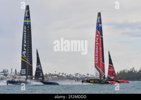 Racing Fly Emirates Team New Zealand skipped by Peter Burling and Artemis Racing of Sweden skipped by Nathan Outteridge lors de la 4ème coupe Louis Vuitton America's Cup Challenger Playoff final dans le Grand Sound de Hamilton, Bermudes le 11 juin 2017 - photo Christophe Favreau / DPPI Banque D'Images