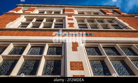 Barclays Bank Branch Saffron Walden - la grande et remarquable succursale Barclays de Saffron Walden Essex, Royaume-Uni. Construit en 1874, l'architecte William Eden Nesfield. Banque D'Images