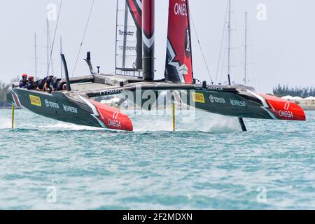 Emirates Team New Zealand lors du match Louis Vuitton America's Cup 2017, Defenders Emirates Team New Zealand broshed by Peter Burling vs Challengers Oracle Team USA skipped by Jimmy Spithill, Day 1, 17 juin 2017, à Hamilton, Bermudes, photo Christophe Favreau / DPPI Banque D'Images