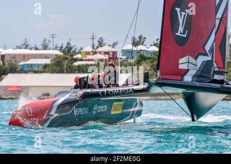 Emirates Team New Zealand lors du match Louis Vuitton America's Cup 2017, Defenders Emirates Team New Zealand broshed by Peter Burling vs Challengers Oracle Team USA skipped by Jimmy Spithill, Day 1, 17 juin 2017, à Hamilton, Bermudes, photo Christophe Favreau / DPPI Banque D'Images