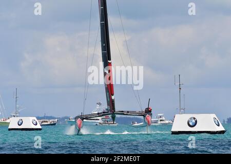 Emirates Team New Zealand lors du match Louis Vuitton America's Cup 2017, Defenders Emirates Team New Zealand broshed by Peter Burling vs Challengers Oracle Team USA skipped by Jimmy Spithill, Day 1, 17 juin 2017, à Hamilton, Bermudes, photo Christophe Favreau / DPPI Banque D'Images