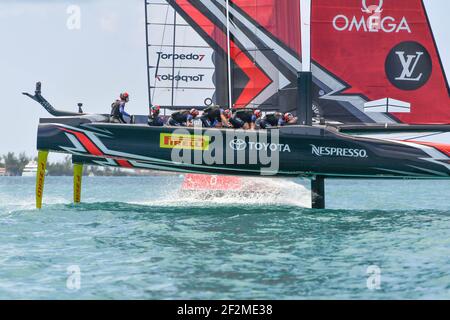 Emirates Team New Zealand lors du match Louis Vuitton America's Cup 2017, Defenders Emirates Team New Zealand broshed by Peter Burling vs Challengers Oracle Team USA skipped by Jimmy Spithill, Day 1, 17 juin 2017, à Hamilton, Bermudes, photo Christophe Favreau / DPPI Banque D'Images