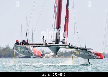 Emirates Team New Zealand lors du match Louis Vuitton America's Cup 2017, Defenders Emirates Team New Zealand broshed by Peter Burling vs Challengers Oracle Team USA skipped by Jimmy Spithill, Day 1, 17 juin 2017, à Hamilton, Bermudes, photo Christophe Favreau / DPPI Banque D'Images