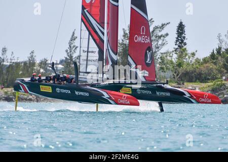 Emirates Team New Zealand lors du match Louis Vuitton America's Cup 2017, Defenders Emirates Team New Zealand broshed by Peter Burling vs Challengers Oracle Team USA skipped by Jimmy Spithill, Day 1, 17 juin 2017, à Hamilton, Bermudes, photo Christophe Favreau / DPPI Banque D'Images