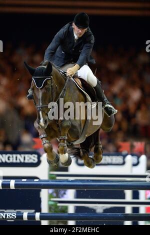 Jerome HUREL (FRA) sur Quartz Rouge en action pendant la coupe du monde de la FEI de Longines? Grand Prix présenté par GL Events à Lyon le 2 novembre 2014. Photo Christophe Bricot / DPPI Banque D'Images