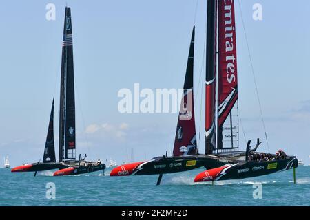 Defenders Emirates Team New Zealand skipped by Peter Burling vs challengers Oracle Team USA skipped by Jimmy Spithill lors de la 35e America's Cup 2017, jour 4, le 25 juin 2017 à Hamilton, Bermudes - photo Christophe Favreau / DPPI Banque D'Images