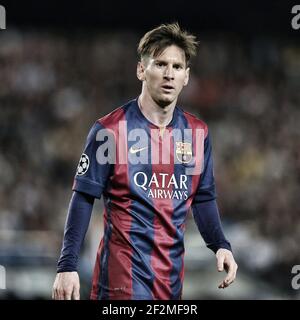 Lionel Messi du FC Barcelone regarde pendant le match de demi-finale de la Ligue des champions de l'UEFA, entre le FC Barcelone et le Bayern Munchen le 6 mai 2015 au stade Camp Nou à Barcelone, en Espagne. Note aux éditeurs: Cette image a été traitée à l'aide de filtres numériques.photo: Manuel Blondau/AOP.Press/DPPI Banque D'Images