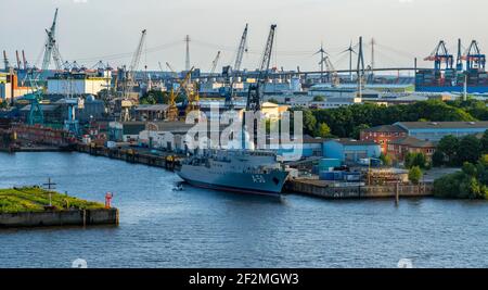 Allemagne, Hambourg, l'Alster (A 50) est un bateau de service de flotte de classe 423 (classe Oste) de la Marine allemande. Les bateaux de service de la flotte sont des navires de reconnaissance. Banque D'Images