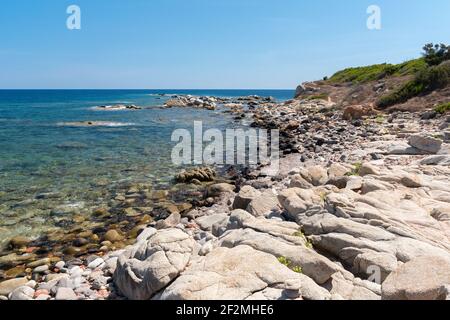 La côte rocheuse de Punta Niedda, près d'Arbatax (Sardaigne, Italie) Banque D'Images