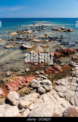 La côte rocheuse de Punta Niedda, près d'Arbatax (Sardaigne, Italie) Banque D'Images