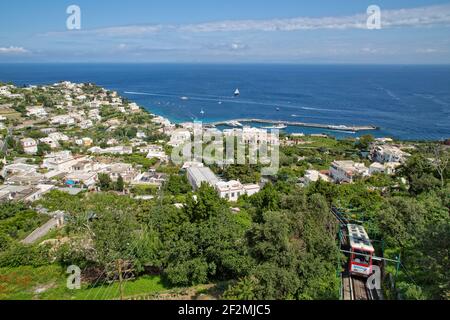 Île de Capri, mer Tyrrhénienne, Italie - Mai 19 2016 : le funiculaire relie le port au centre de l'île de Capri Banque D'Images