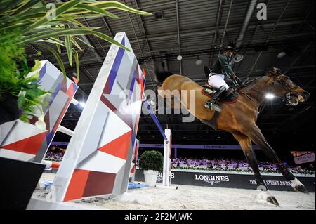 Abdelkebir Ouaddar monte rapidement de Kreisker pendant les Longines Masters de Paris 2016, à Paris Nord Villepinte, France, du 1er au 4 décembre 2016 - photo Christophe Bricot / DPPI Banque D'Images