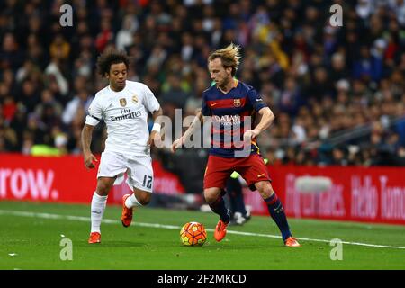 Ivan Rakitic FC Barcelona lors du championnat d'Espagne du match de football de la Ligue entre le Real Madrid CF et le FC Barcelone, le 21 novembre 2015, au stade Santiago Bernabeu de Madrid, en Espagne. Photo: Manuel Blondau/AOP Press/DPPI Banque D'Images