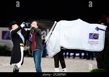 Isabell WERTH (GER) à cheval WEIHEGOLD OLD, Champion du monde, lors des finales de la coupe du monde FEI à l'Hôtel Accor Arena - avril 11-15, le 14 avril 2018, à Paris, France - photo Christophe Bricot / DPPI Banque D'Images